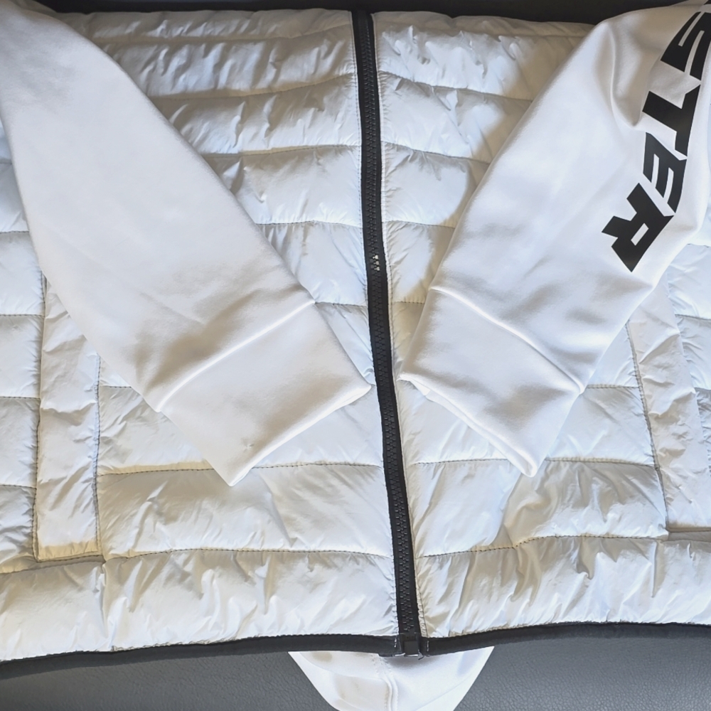 Hollister White Quilted Jacket - Size S - Picture 8 of 8